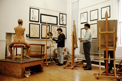 photo d’un dessin en cours à partir d’un modèle vivant